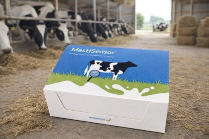 MastiSensor - KIT098 - Packshot in farm - Grande